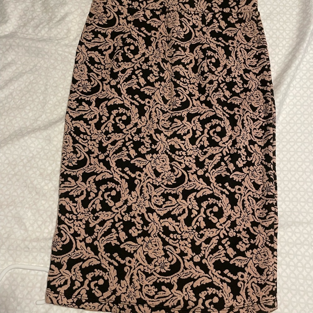 Elegant Black and Tan Patterned Skirt